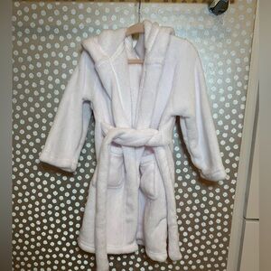 Kids White Plush Hooded Robe Size 2T Cozy Fleece Tie Waist Bath Spa